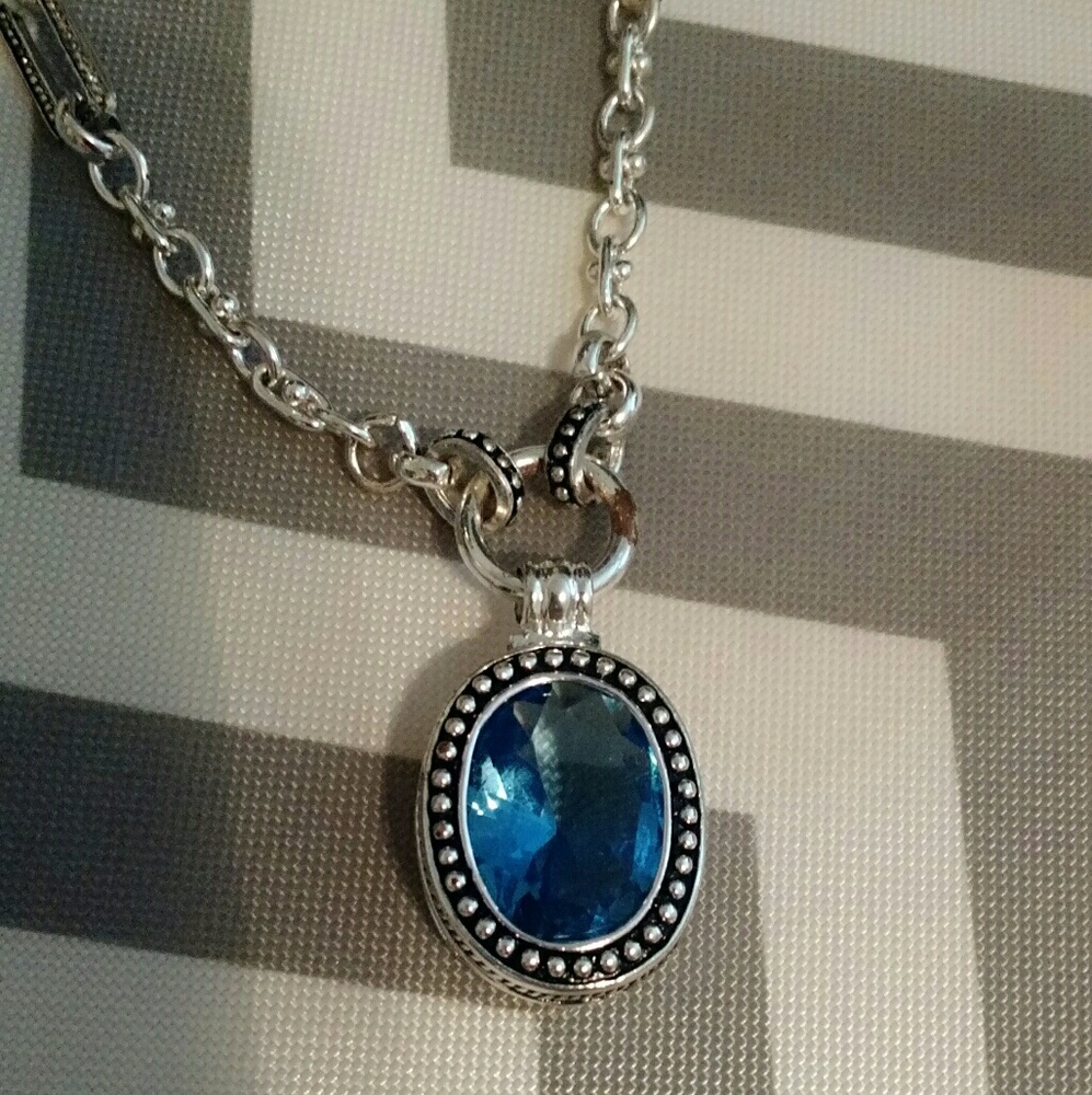 Oval sapphire necklace